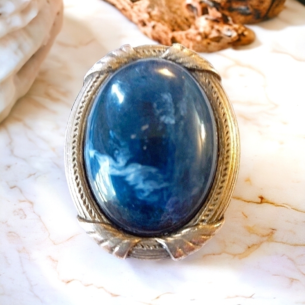 Elegant Vintage Brooch/Button Clip Accessory